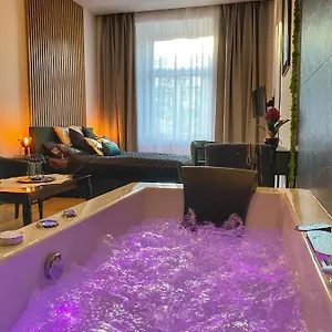Czarny Z Jacuzzi Krakow